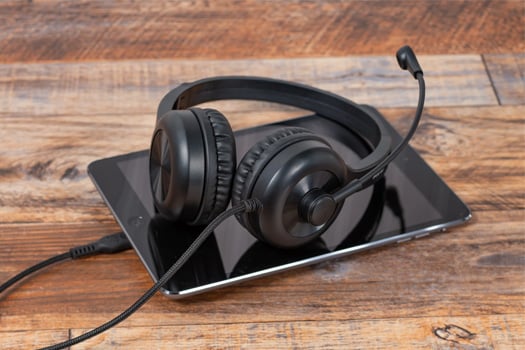 AVID AE-15 USB-C connected to iPad